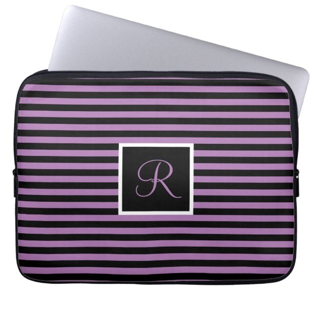 Classic Cute Chic Initial Lila Black Stripe Laptop Fodral (Framsidan)