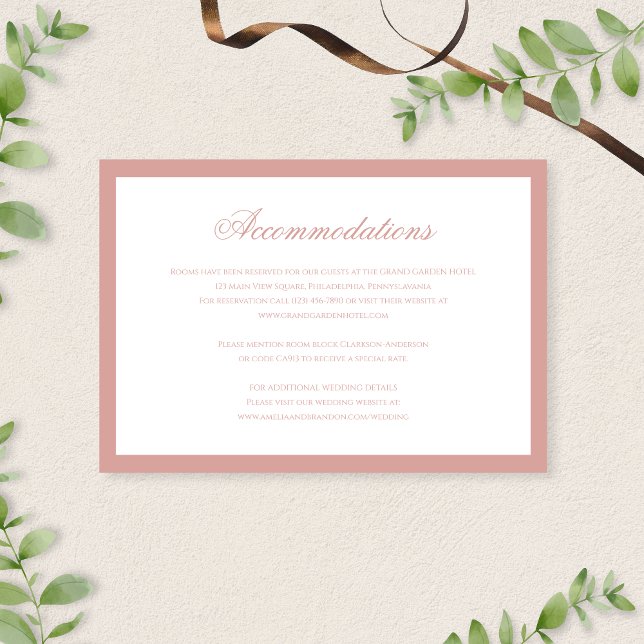 Classic Dusty Rose Script Wedding Accommodations Tilläggskort (Skapare uppladdad)