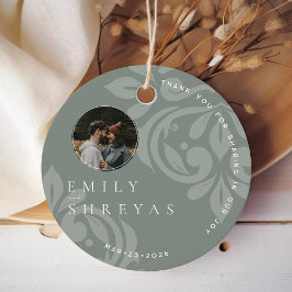 Classic Earthy Olive Damask Photo Bröllop Round Gåvor Etiketter