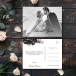 Classic Gothic Black Bröllop Photo Tack Vykort<br><div class="desc">Vi presenterar tidsgränsen för vår klassiska gotiska Tack-vykortsdesign i Black Bröllop, där elegans möter etexten. En förtjusande beröring av mörk romantik, försedd med invecklade botaniska motiv, med svarta bakgrunder som förnimts med lush peonies och delikat ro som utstrålar en moody sofistikerad perfekt för din speciella dag. Att erbjuda en estetik...</div>