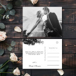 Classic Gothic White Bröllop Photo Tack Vykort<br><div class="desc">Vi presenterar tidsgränsen för vår klassiska Gothic White Bröllop Photo Tack Postard-design, där elegans möter etern. En förtjusande beröring av mörk romantik, försedd med invecklade botaniska motiv, med rena vita bakgrunder som förnimts med lush peonies och delikat ro som utstrålar en moody sofistikerad perfekt för din speciella dag. Att erbjuda...</div>