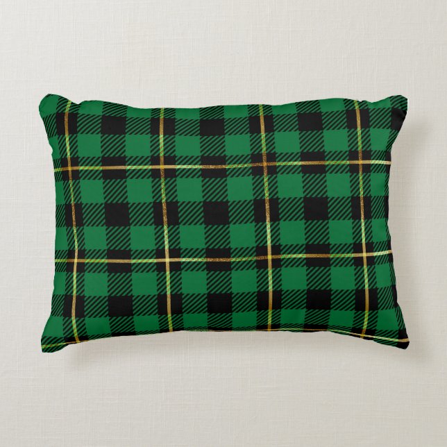 Classic Holiday Plaid – Cozy Christmas Pillow  Prydnadskudde (Framsidan)
