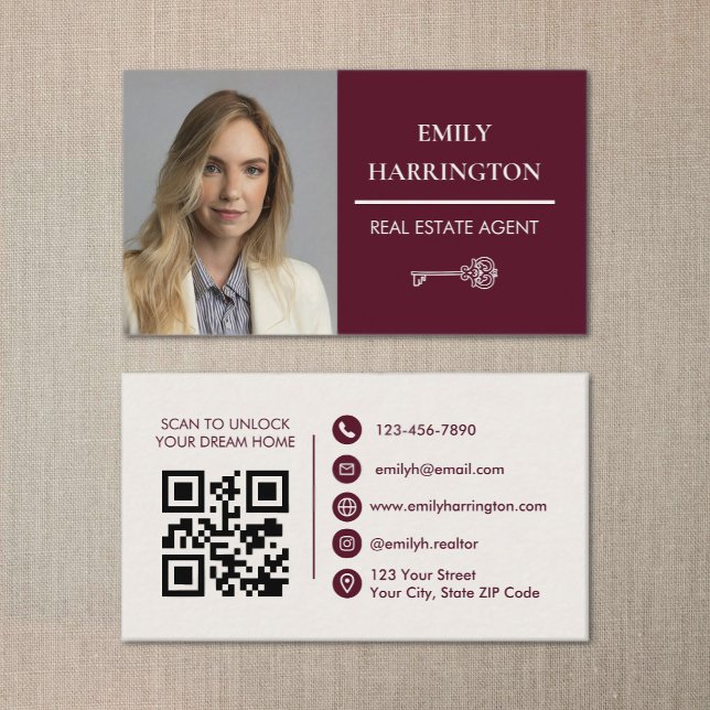 Classic Key QR Code Maroon Real Estate Agent Visitkort (Skapare uppladdad)