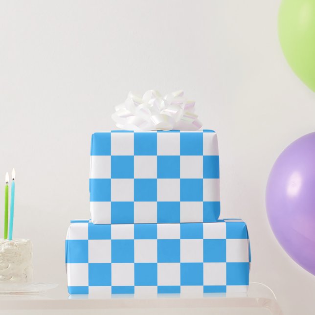 Classic light blue checkerboard  presentpapper (Skapare uppladdad)