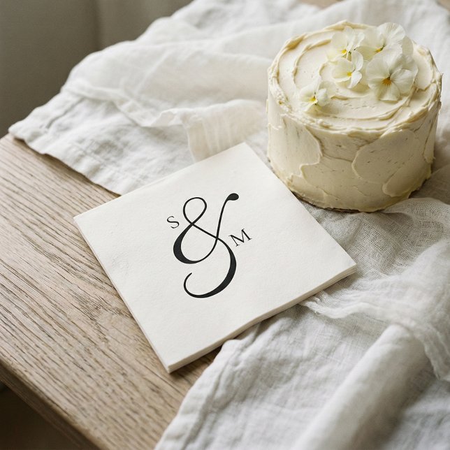 Classic Monogram Ampersand White Wedding Pappersservett (Skapare uppladdad)