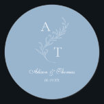 Classic Monogram Leaf Wedding Dusty Blue Envelope Runt Klistermärke<br><div class="desc">Elegant dusty blue leaf monogram wedding classic envelope seal sticker.</div>