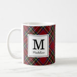 Classic Red Tartan Helgdag Monogram Kaffemugg<br><div class="desc">Helgdag har en tidlös rödtjärtklädd design som skapar den ett bra komplement till din juldekoration eller dina helgdag. Gör det personligt med en första början och namn.. Perfekt som mysigt vinter mugg för sig själv eller som en tankfull helgdag. För en extra-speciell present, fyll den med helgdag, kakaoblandning eller te...</div>