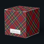 Classic Red Tartan Helgdag Presentaskar<br><div class="desc">Den här presentlådan,  som är försedd med en klassisk röd tartan mönster,  är perfekt för att lägga till en liten elegans till en handgjord present. En smakfull etikett på framsidan säger stolt "Handmade with kärlek by" med ditt namn. Den här rutan är perfekt för handgjorda helgdag.</div>