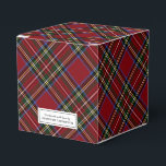 Classic Red Tartan Helgdag Presentaskar<br><div class="desc">Den här presentlådan,  som är försedd med en klassisk röd tartan mönster,  är perfekt för att lägga till en liten elegans till en handgjord present. En smakfull etikett på framsidan säger stolt "Handmade with kärlek by" med ditt namn. Den här rutan är perfekt för handgjorda helgdag.</div>