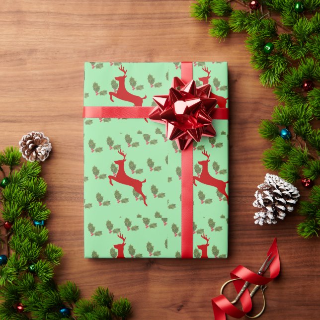 Classic Reindeer & Holly Christmas Wrapping Paper  Presentpapper (Julgåva)