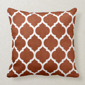 Classic Rust and White Trellis Quatrefoil Kudde