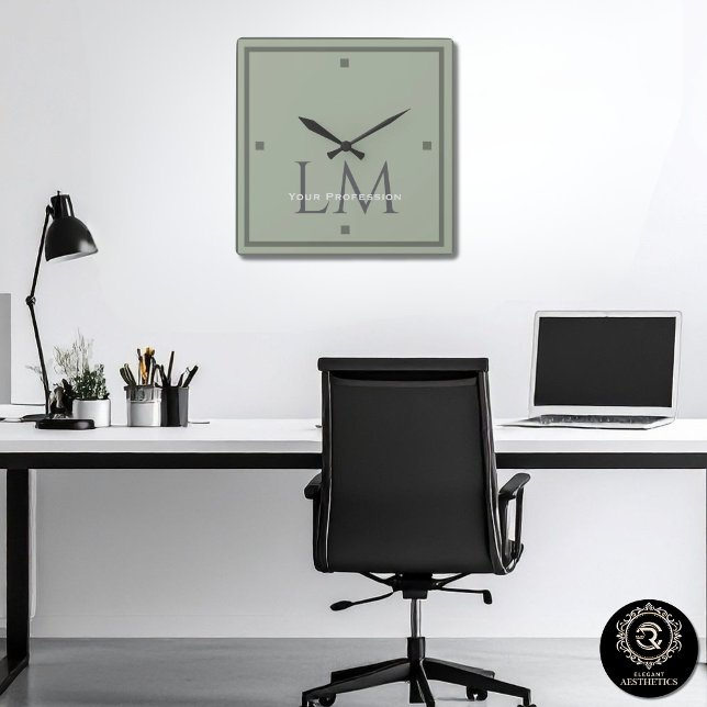 Classic Sage Green Monogram Office Accent Fyrkantig Klocka (Classic Sage Green Monogram Office Accent Square Wall Clock)
