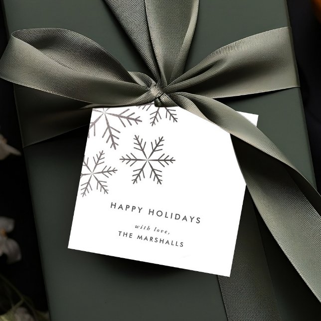 Classic Snowflake Faux Foil Helgdag Gåvor Etiketter (Elegant silver snowflakes modern happy holidays christmas holiday gift tags.)