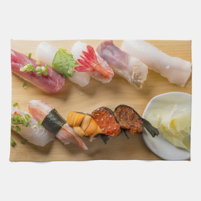 Classic Sushi Assortment on Wood Kökshandduk (Horisontell)