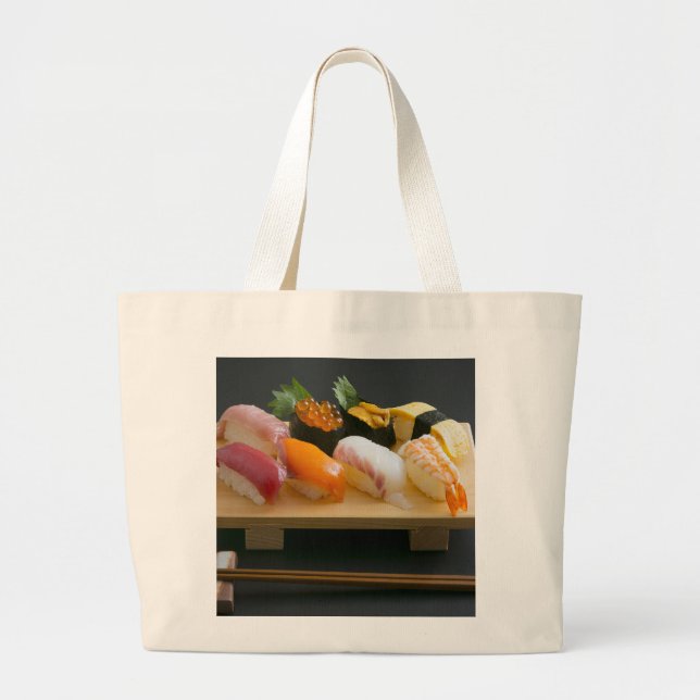 Classic Sushi Platter on Wooden Board Tote Jumbo Tygkasse (Framsidan)