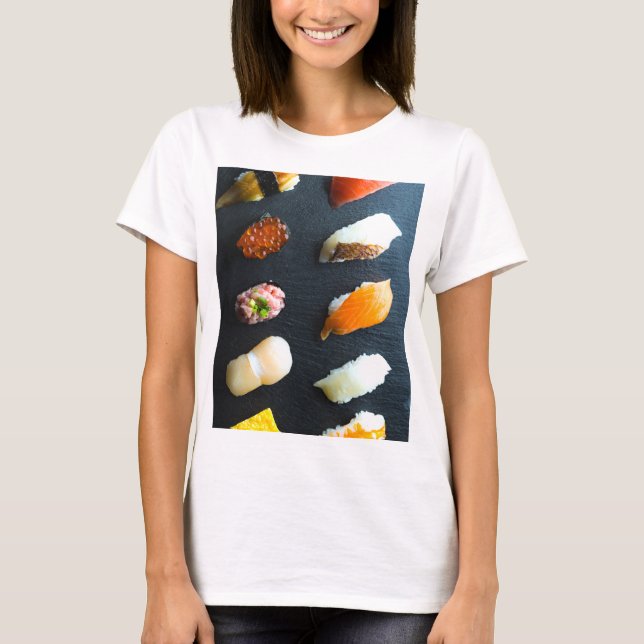 Classic Sushi Set – 10 classic pieces on a stone p T Shirt (Framsida)