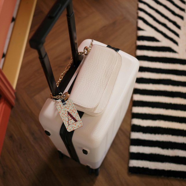 Classy Blommigt Monogrammed Brev A grönt röd Bagagebricka (Skapare uppladdad)