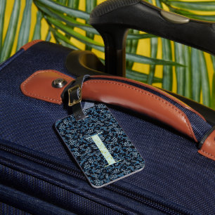 Classy Blommigt Monogrammed Brev I blått Bagagebricka