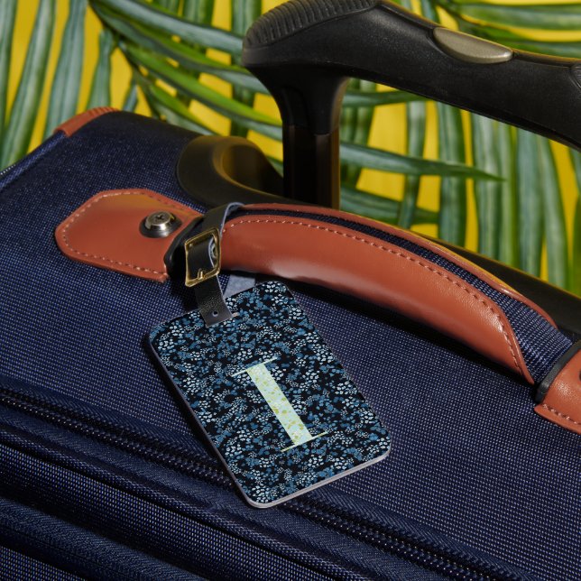 Classy Blommigt Monogrammed Brev I blått Bagagebricka (Framsida Insitu 1)