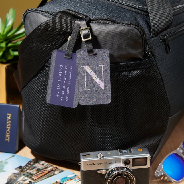 Classy Blommigt Monogrammed Brev N mörk lila Bagagebricka (Fram & Baksida)
