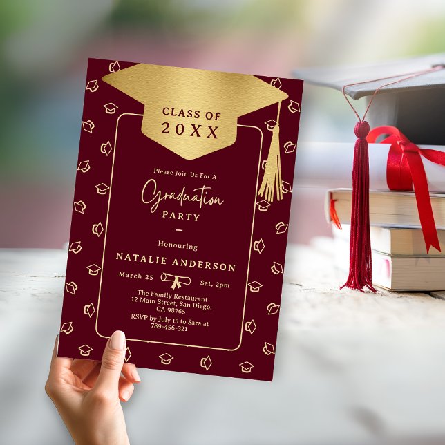 Classy Burgundy Guld Student Hat Studentfest Inbjudningar (Classy Burgundy Gold Graduate Hat Graduation Party Invitation )