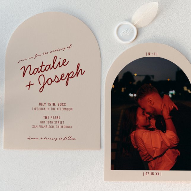 Classy Deep Red Whimsical Photo Arched Wedding Inbjudningar (Skapare uppladdad)