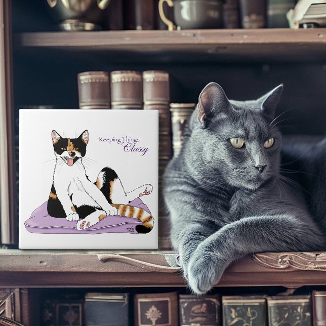 Classy Funny Calico Cat Lila Kakelplatta (Skapare uppladdad)