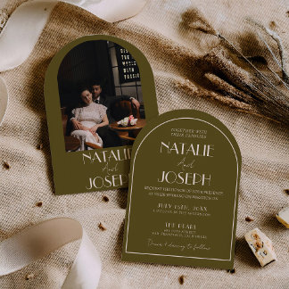 Classy Grassland Old Money Arched Photo Wedding Inbjudningar