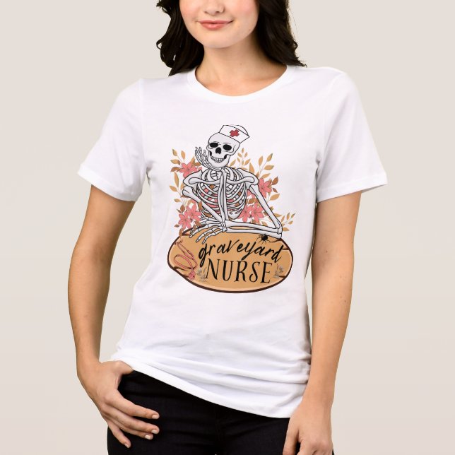 Classy Graveyard Shift Skeleton Nurse T-Shirt (Framsida)