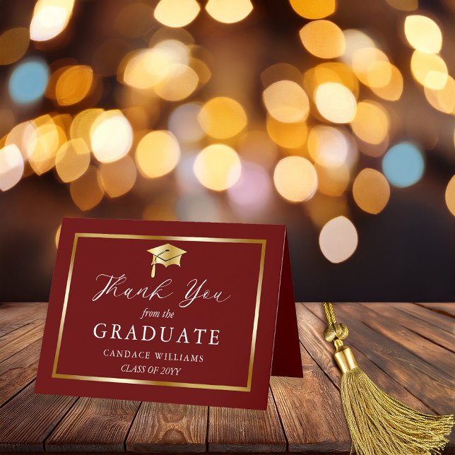 Classy Guld minimalist Studenten Maroon Tack Kort (Elegant and Classy Gold Tone Grad Cap Minimalist Graduation Folded Thank You Card)