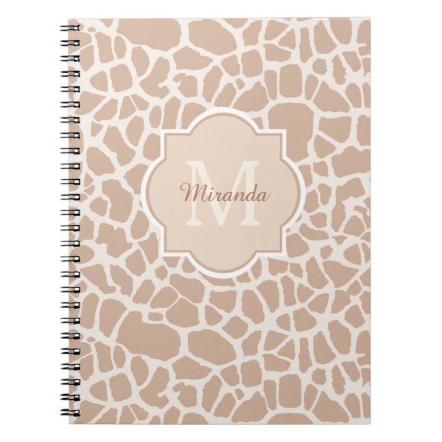 Classy Light Brown Giraffe Print Monogram och Namn Anteckningsbok Med Spiral (Framsidan)