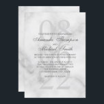 Classy Marble Elegant bröllop Inbjudningar<br><div class="desc">Elegantens snyggt är utformad med briden och triomens namn i grått elegant-typsnitt stil och detaljer i grått Classic serif font stil med stort datum i light grått som bakgrund på vit marmorbakgrund.</div>