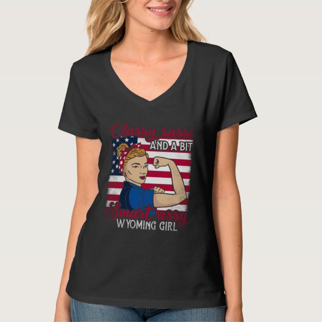 Classy Sassi And A Bit Smart Assi Wyoming Girl T Shirt (Framsida)