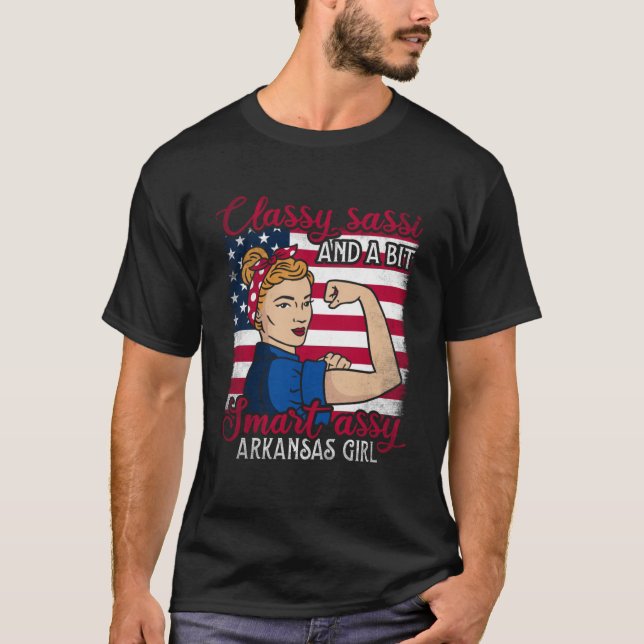 Classy Sassi och en bit smart Assi Arkansas Girl T Shirt (Framsida)
