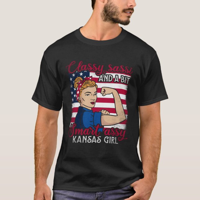 Classy Sassi och en bit smart Assi Kansas Girl 1 T Shirt (Framsida)