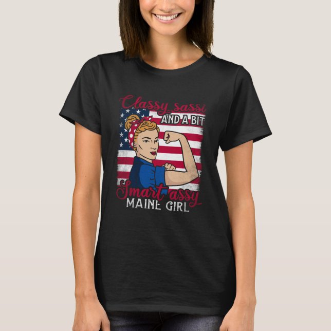 Classy Sassi och en bit smart Assi Maine Girl 1 T Shirt (Framsida)