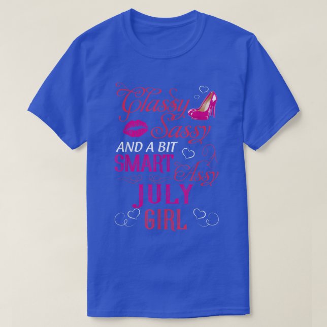 Classy Sassy och en lite smart Assy-flicka i juli T Shirt (Design framsida)