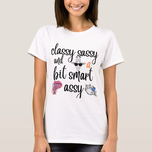 Classy Sassy och ett lite smart assy-Trendig. T Shirt (Framsida)