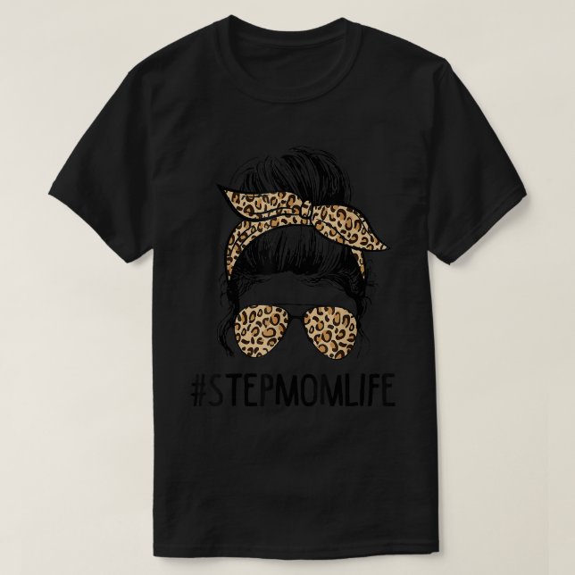 Classy Stepmamma Life Messy Hair Bun Leopard Women T Shirt (Design framsida)