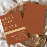 Classy Terracotta Spara datumet Eleganten Guld<br><div class="desc">Bröllop Elegant Boho Terracotta - Bränd Orange och Guld Spara datumkort. Spara datumkorten innehåller en modern handskriven kursiv skripttypografi som är elegant,  enkel och modern till använda efter att du har minimalistisk enkel bröllopsdag firande.</div>