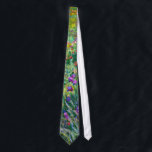 Claude Monet: Iristrädgården på Giverny Slips<br><div class="desc">En färgrik klassikertie som presenterar iristrädgården på Giverny som målas av den franska impressionistmålare Claude Monet.</div>