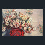 Claude Monet lever fortfarande med Chrysanthemums Kökshandduk<br><div class="desc">Livet med Chrysanthemums (1914) av Claude Monet är fortfarande en vintage bra konst som fortfarande målar upp blommigten. En bukett av blommande blommor från vår i vas. Om konstnären: Claude Monet (1840-1926) var en av grundarna av den Fransk målningsrörelsen och de flesta av hans målningar var "en plein luft" (i...</div>