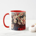 Claude Monet lever fortfarande med Chrysanthemums Mugg<br><div class="desc">Livet med Chrysanthemums (1914) av Claude Monet är fortfarande en vintage bra konst som fortfarande målar upp blommigten. En bukett av blommande blommor från vår i vas. Om konstnären: Claude Monet (1840-1926) var en av grundarna av den Fransk målningsrörelsen och de flesta av hans målningar var "en plein luft" (i...</div>