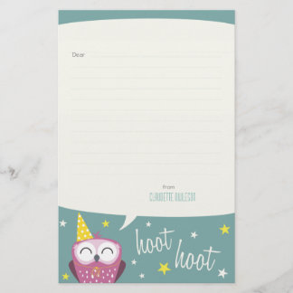 Claudette partyugglan fodrad | noterar papper