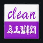 Clean eller Dirty Dishwasher Magnet<br><div class="desc">Inga fler oavsiktliga svävar från filta glasögon raka ut ur diskmaskinen som ännu inte har startat städning program! På lilan står det "Dirty" och på den vita sidan står det "Clean". Lägg den på diskmaskinen eller i tvätt-rummet för att lätt kunna referera till alla.</div>