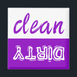 Clean eller Dirty Dishwasher Magnet<br><div class="desc">Inga fler oavsiktliga svävar från filta glasögon raka ut ur diskmaskinen som ännu inte har startat städning program! På lilan står det "Dirty" och på den vita sidan står det "Clean". Lägg den på diskmaskinen eller i tvätt-rummet för att lätt kunna referera till alla.</div>