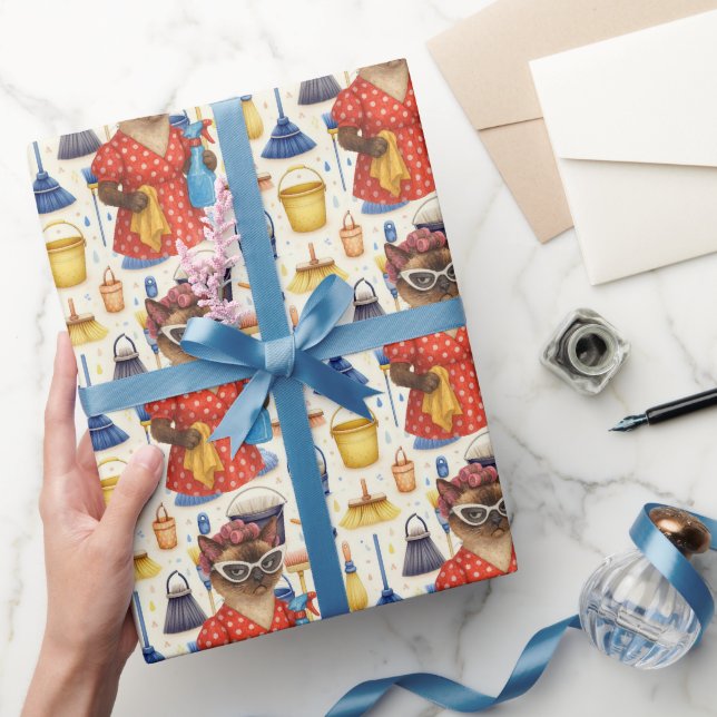 Cleaner House Wife Cat is cleaning the house Presentpapper (Gifting)