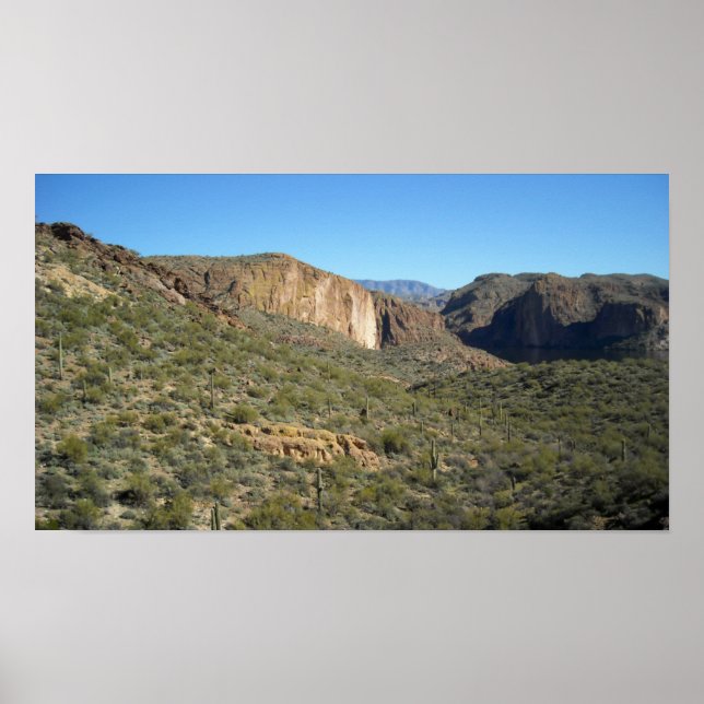 Clear Blå himmel, Mountain och Vatten Poster (Framsidan)