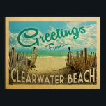 Clearwater Beach Vintage resor Poster<br><div class="desc">I den här vintagen från Clearwater Beach finns en sandstrand med vackra turkoshavet vatten och över havet,  ett blå himmel med gigantiska vita moln. I vintage resor stil.</div>