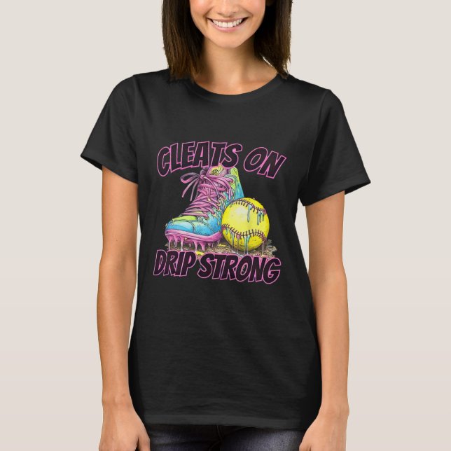 Cleats On Drip Strong Softll Drip Softll Mom Retro T Shirt (Framsida)